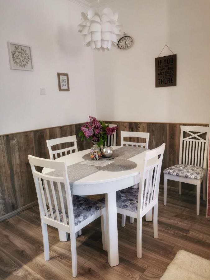 Foglal-Lak Apartman Eger Extérieur photo