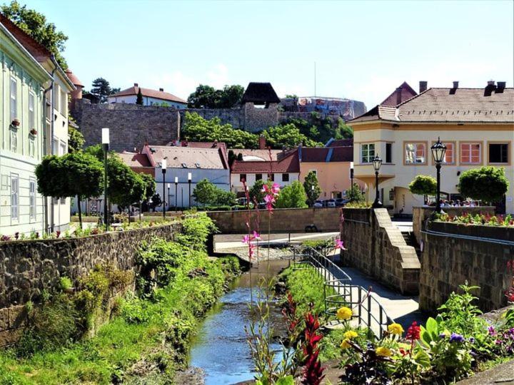 Foglal-Lak Apartman Eger Extérieur photo