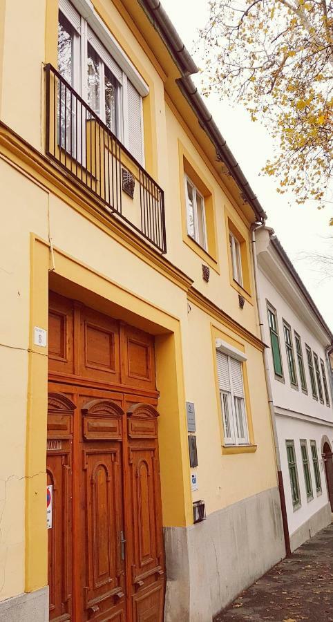Foglal-Lak Apartman Eger Extérieur photo